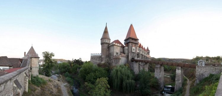 Castelul Corvinilor