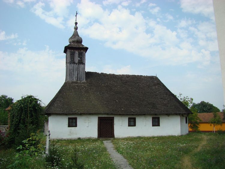 biserica-de_lemn_curtea