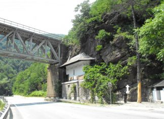 Mănăstirea Piatra Scrisă – povestea icoanei din stâncă GALERIE FOTO