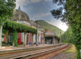 Cea mai frumoasă și plină de istorie gară din România : Gara CFR Băile Herculane FOTO