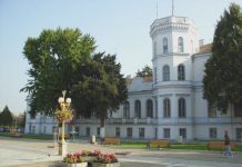 Istoria celei mai celebre clădiri de la granița de vest a României – Castelul Nako din Sânnicolau Mare