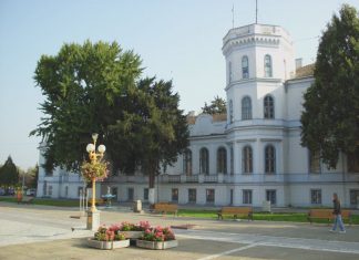 Istoria celei mai celebre clădiri de la granița de vest a României – Castelul Nako din Sânnicolau Mare