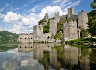 Cetatea de pe malul drept al Dunării