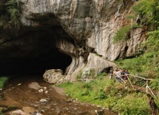 Peştera Bolii, canionul cartic din Ţara Haţegului