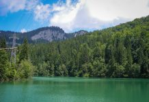Lacul Scropoasa, o lume de basm în Munţii Bucegi