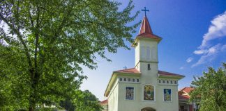 Mănăstirea Timișeni – locul în care credincioșii se adună de Paște pentru o tradiție specială GALERIE FOTO