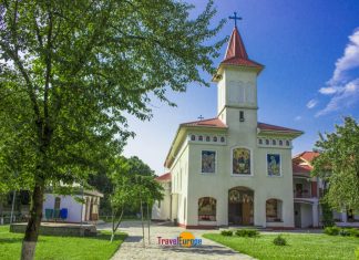 Mănăstirea Timișeni – locul în care credincioșii se adună de Paște pentru o tradiție specială GALERIE FOTO