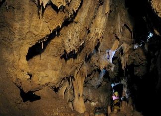 Peștera Albastră – locul din Banat vizitat anual de mii de turiști