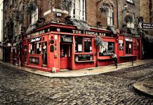 Catedrale și biserici vechi într-un oraș situat la marginea turistică a Europei : Dublin