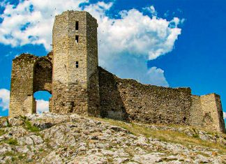 Enisala – cetatea care controla drumurile din Dobrogrea