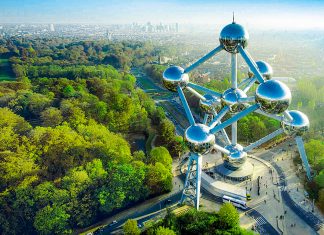 Atomium – structura construită pentru o expoziție devenită unul din simbolurile Bruxelles-ului