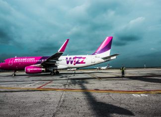 Wizzair acuzată că s-a folosit de pandemie pentru a scăpa de piloții și însoțitorii de zbor cu o salarizare mai mare