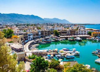 Cipru s-a deschis turiștilor vaccinați